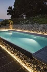 Striscia LED 220V IP65 180 LED/m luce calda - taglio ogni 1 m