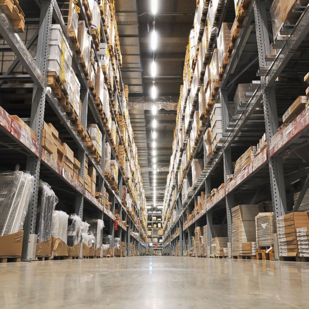 Campana LED industriale lineare 100W 6500K IP65 nera per capannoni e magazzini