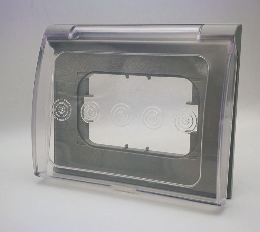 Custodia universale IP44 3 moduli con sportello per placca e frutti da incasso