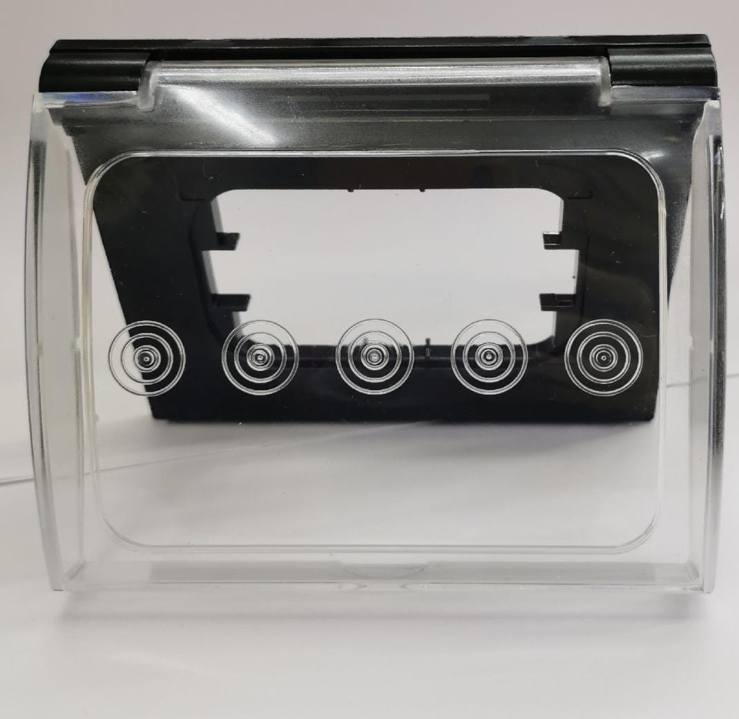 Custodia universale IP44 3 moduli con sportello per placca e frutti da incasso