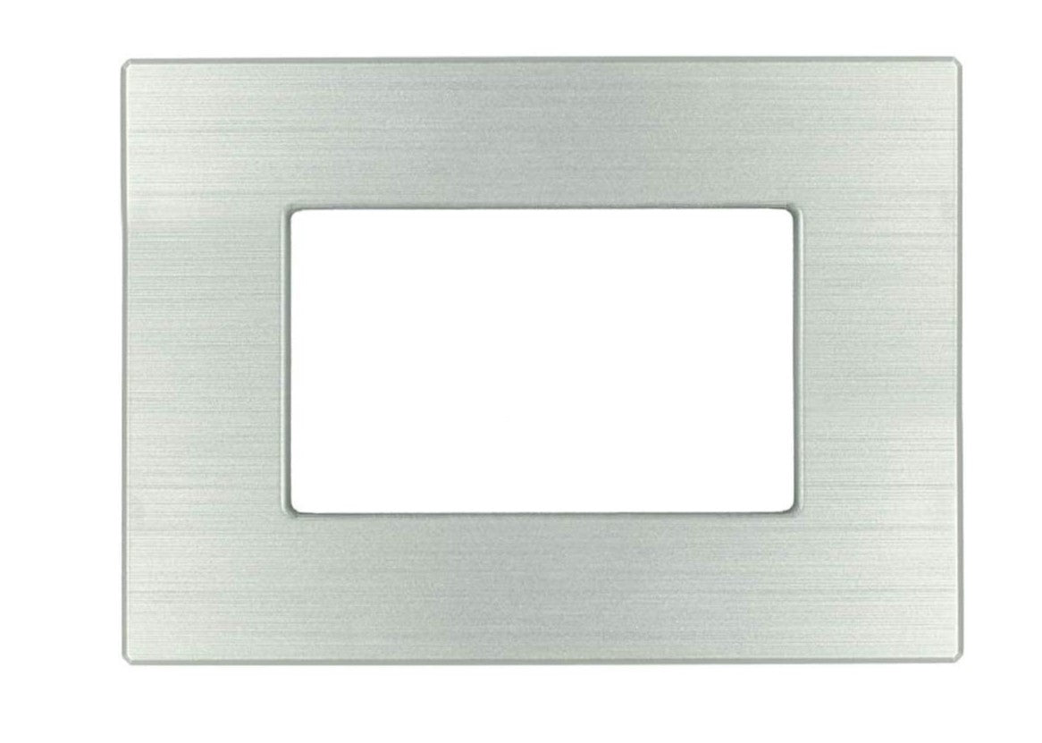 Placca Dynamic in tecnopolimero effetto metallo satinato compatibile con BTicino Matix - 4 Posti - Argento Satinato