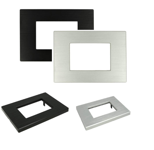 Placca Dynamic Slim in tecnopolimero effetto metallo satinato compatibile con BTicino Axolute - 3 Posti - Nero Satinato cod.2S